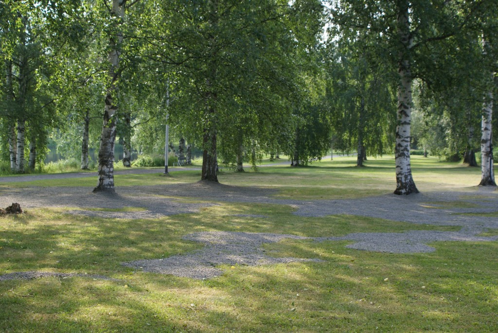 Landartprojekt / Licht und Schatten / Kies auf Rasen